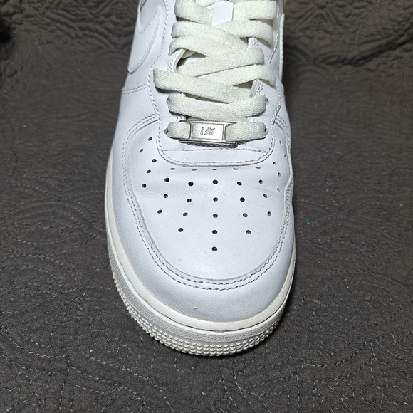 Nike Air Force 1 Low Top \'07 Triple White Light Sneakers Men\'s Size 10 main image 8